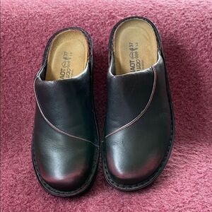Naot Black Leather Slip-On Women's Clogs with Subtle Red Piping
